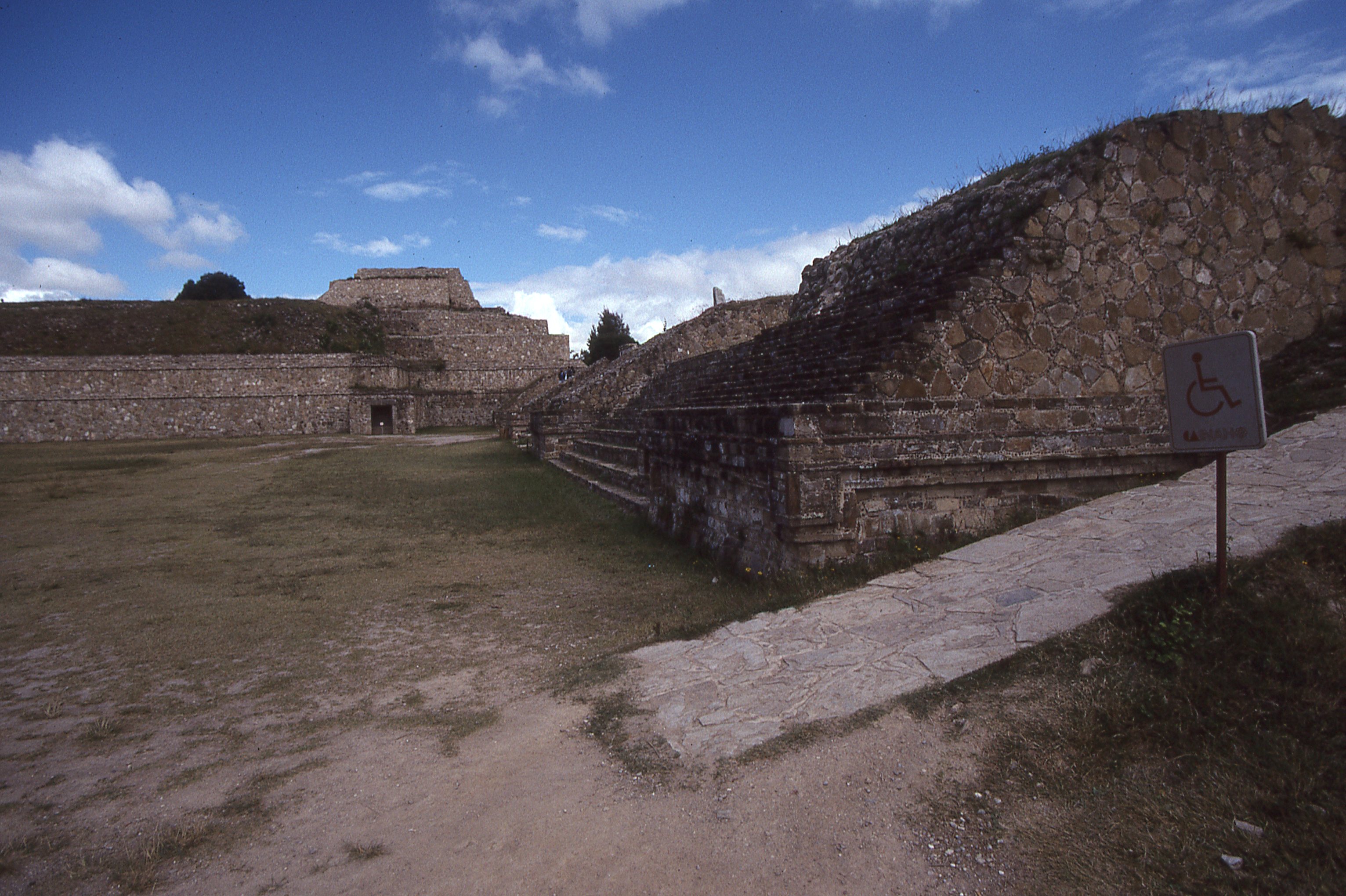 img093.jpg
