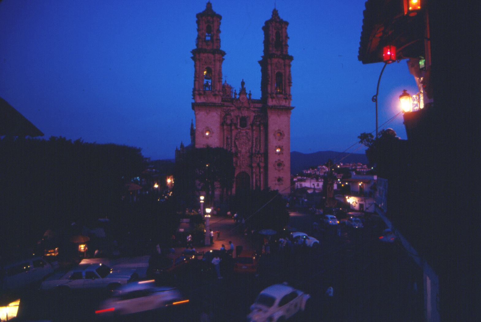 Santa Prisca de Taxco at night