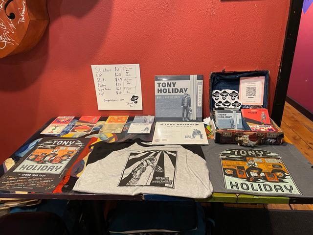 Tony Holiday tour, photo 24 of 63