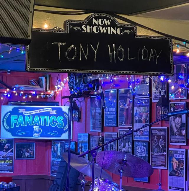 Tony Holiday tour, photo 52 of 63